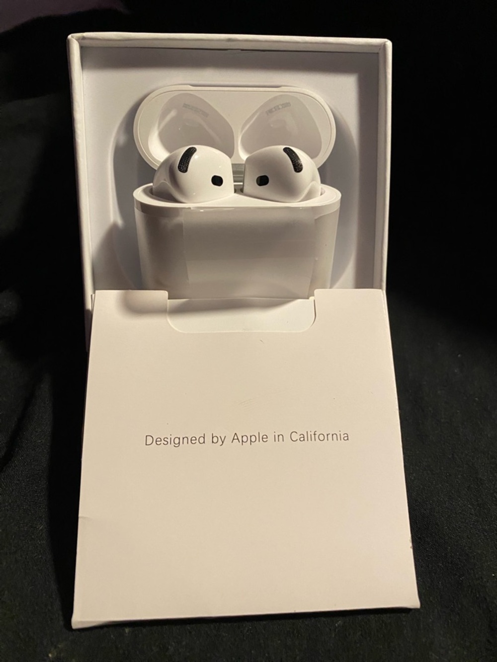 🎵Apple White Wireless Earbuds with Charging Case🎵